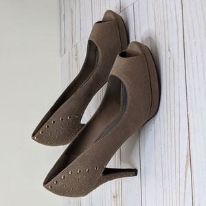 Naturalizer Talent Peep Toe Platform Heel with Gold Studs Brown 9.5M